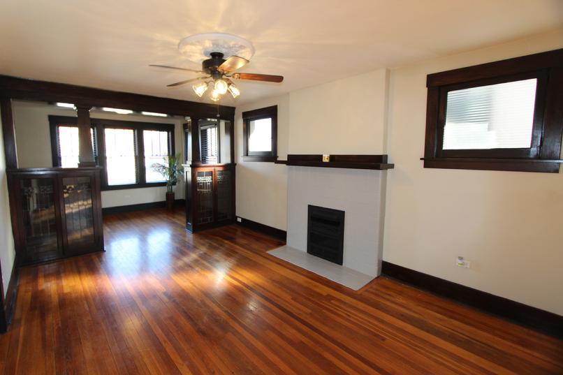 NORTH SHORE AREA BRIGHTON HEIGHTS LARGE 2 BEDROOM APARTMENT WITH LAUNDRY MINUTES FROM DOWNTOWN PITTSBURGH
